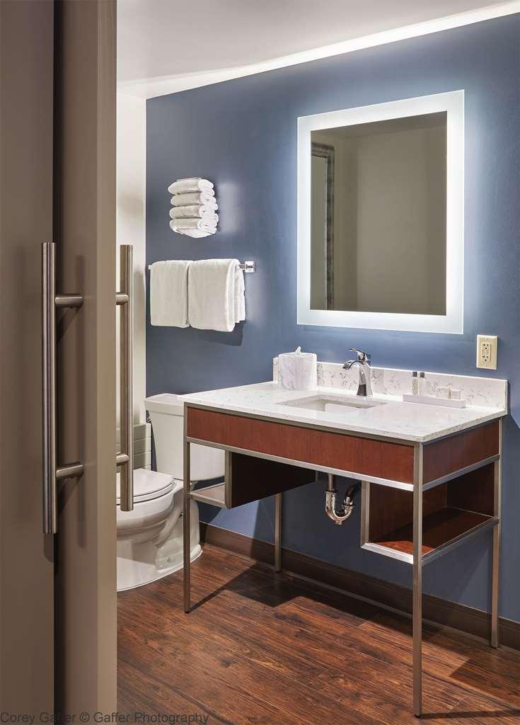 The Towers At The Kahler Grand Hotel Rochester Room photo